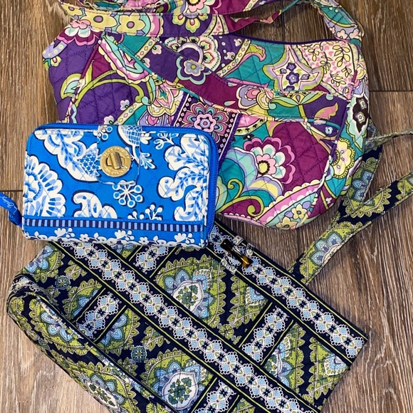 Vera Bradley Lot (includes two bags, one wallet) - Picture 9 of 12